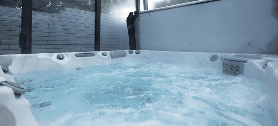 Indoor spa tub