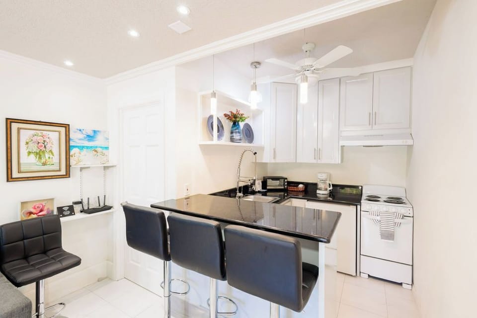Kitchenette, Bar counter