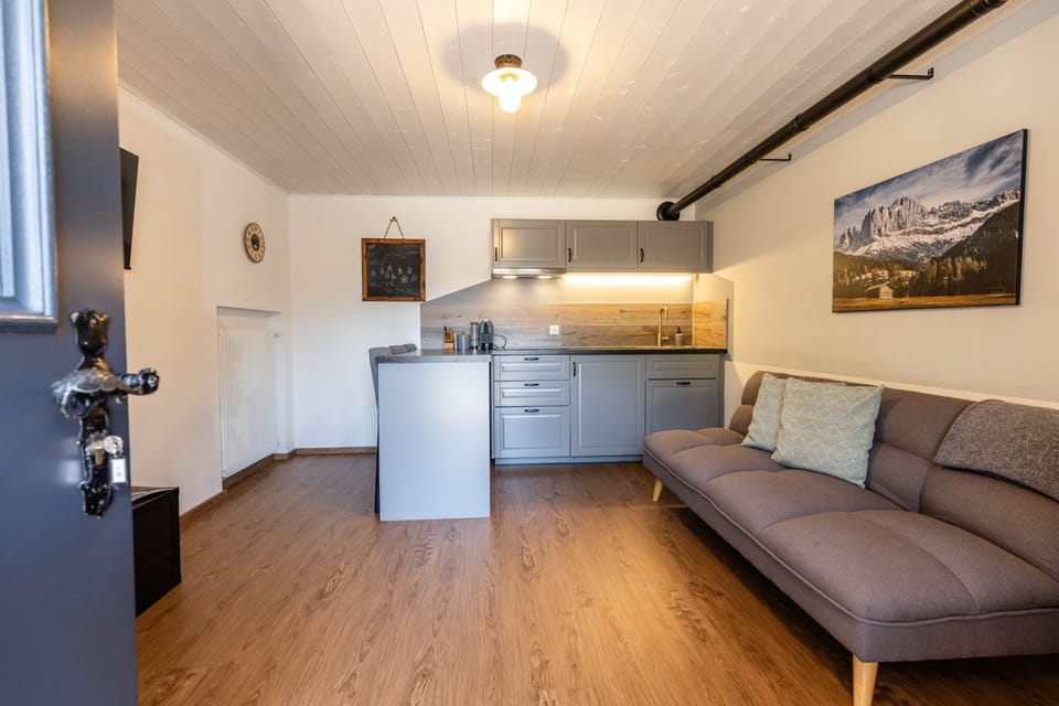 Open-plan kitchen 47 54