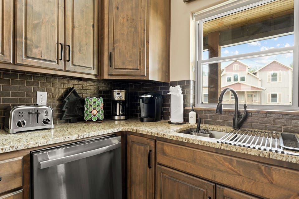 Fuel your day with the perfect cup! Brew your favorite ground coffee or pick a K-Cup for a quick caffeine fix. Sugars, sweeteners, teas and hot chocolate are located in the pantry.  
