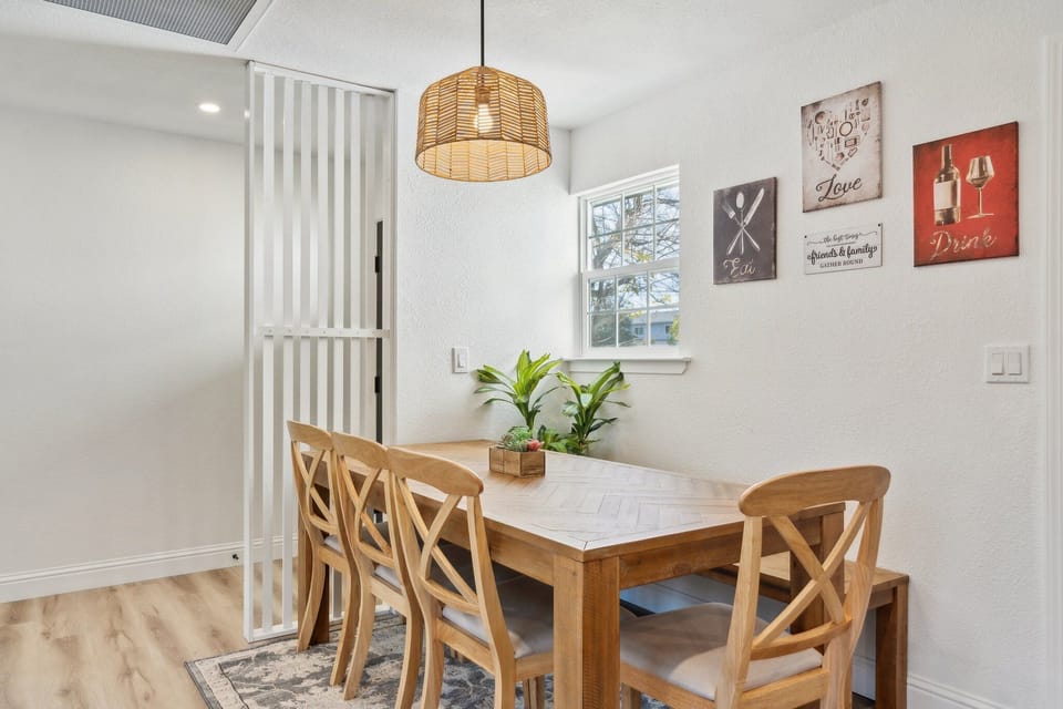 Architecture, Building, Dining Room, Dining Table, Furniture