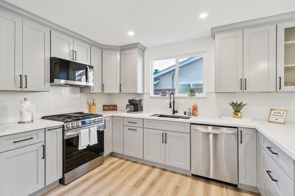 Indoors, Kitchen, Microwave, Oven, Cooktop