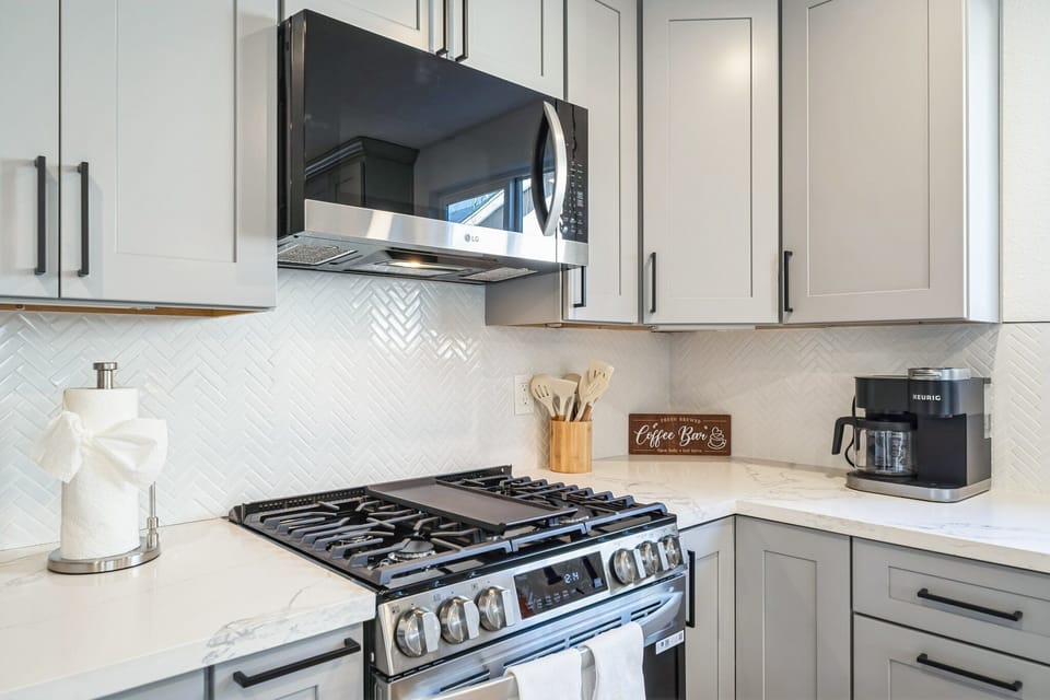 Indoors, Kitchen, Cooktop, Microwave, Oven