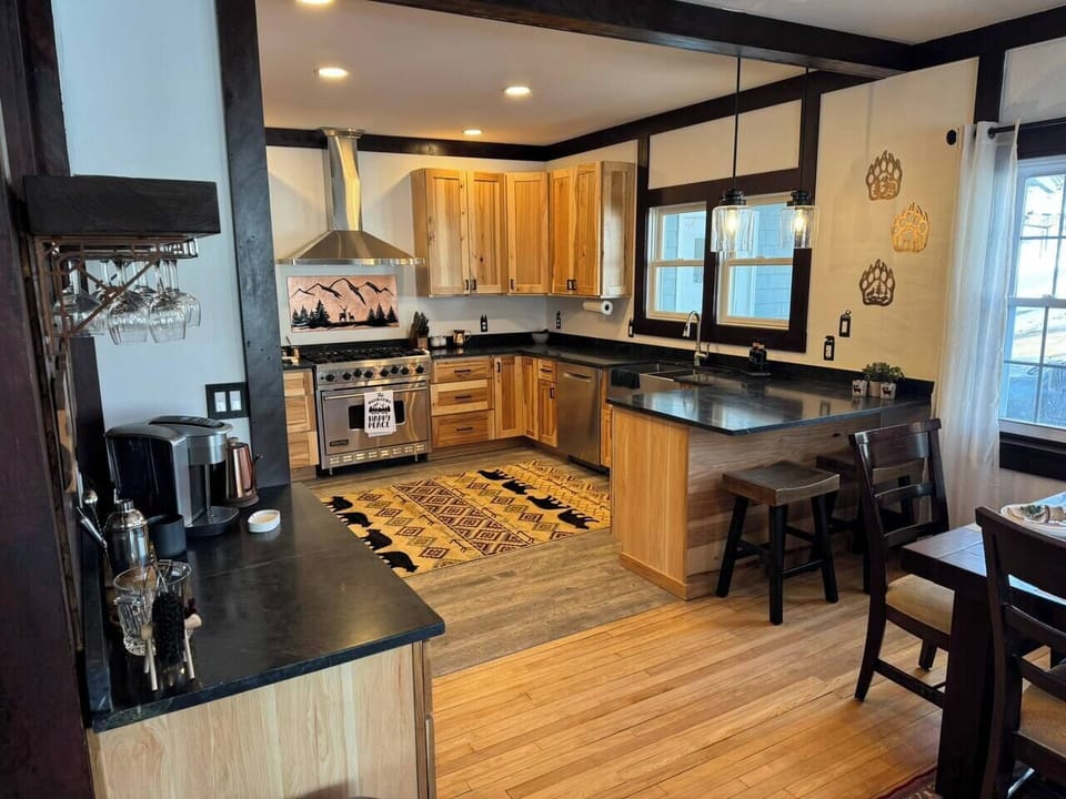 open concept. Enjoy cooking while someone is crafting wonderful cocktails or a warm cup of coffee. 