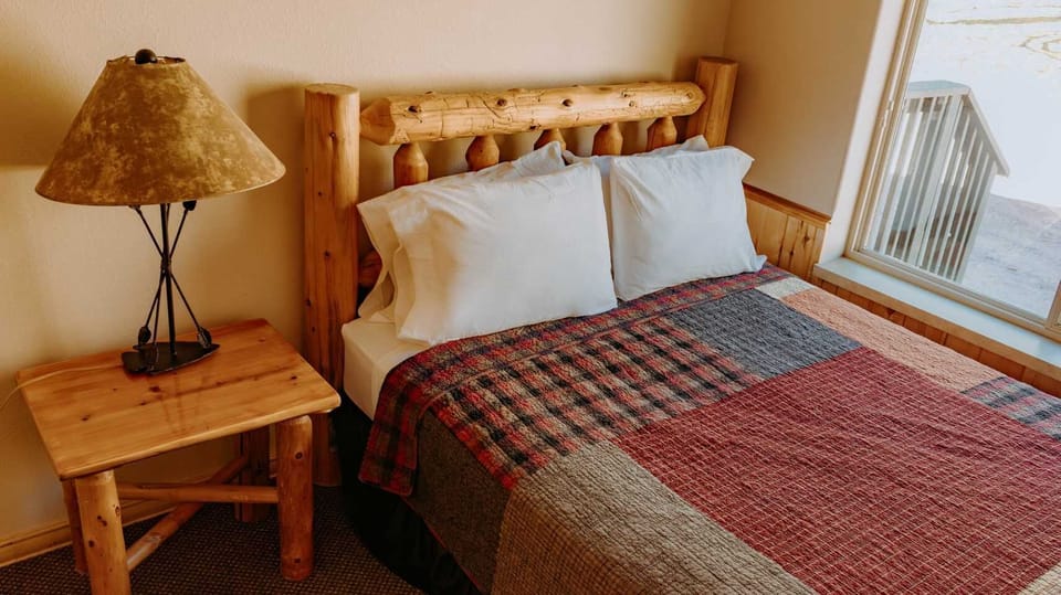 Bedroom (16/17)