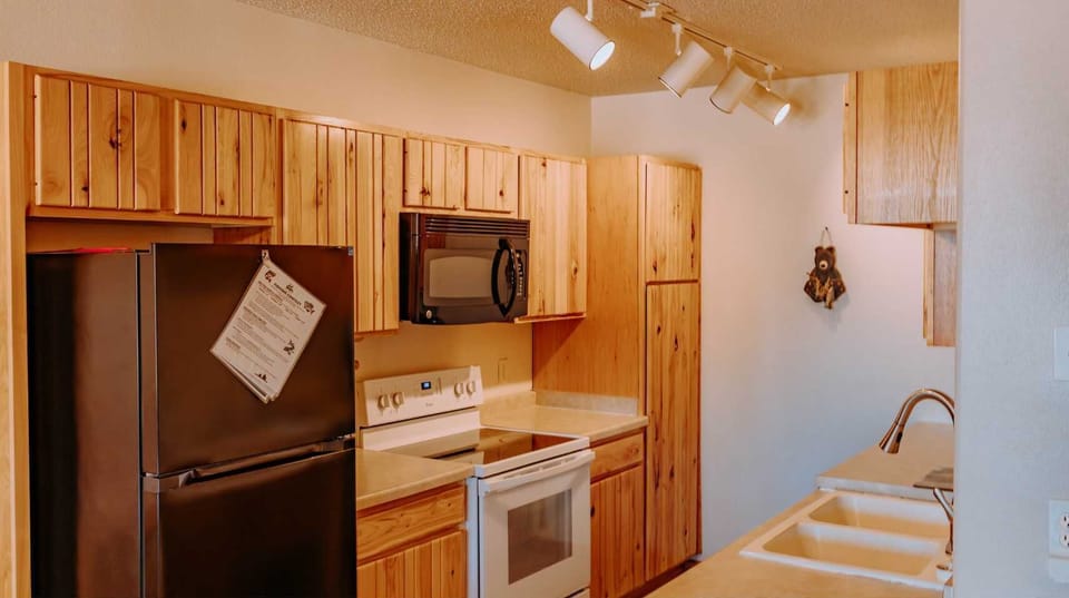 Kitchen (18/19)