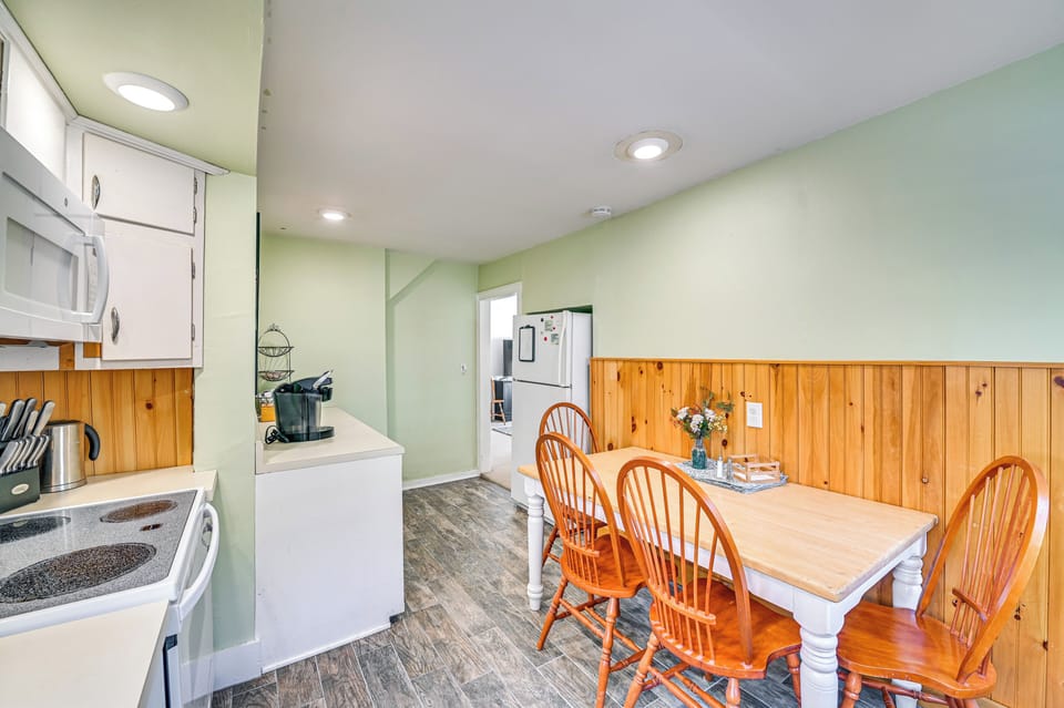 Dining Area | Dishware & Flatware