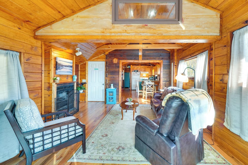 Living Room | Free WiFi | Central A/C & Heat