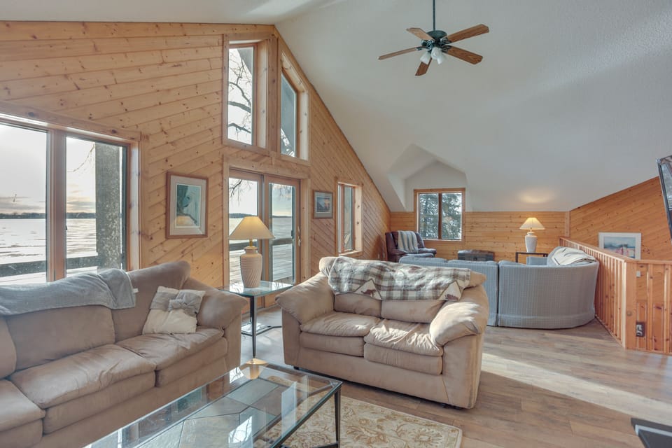 New London Vacation Rental | 4BR | 3BA | 3,056 Sq Ft | Step-Free Entry