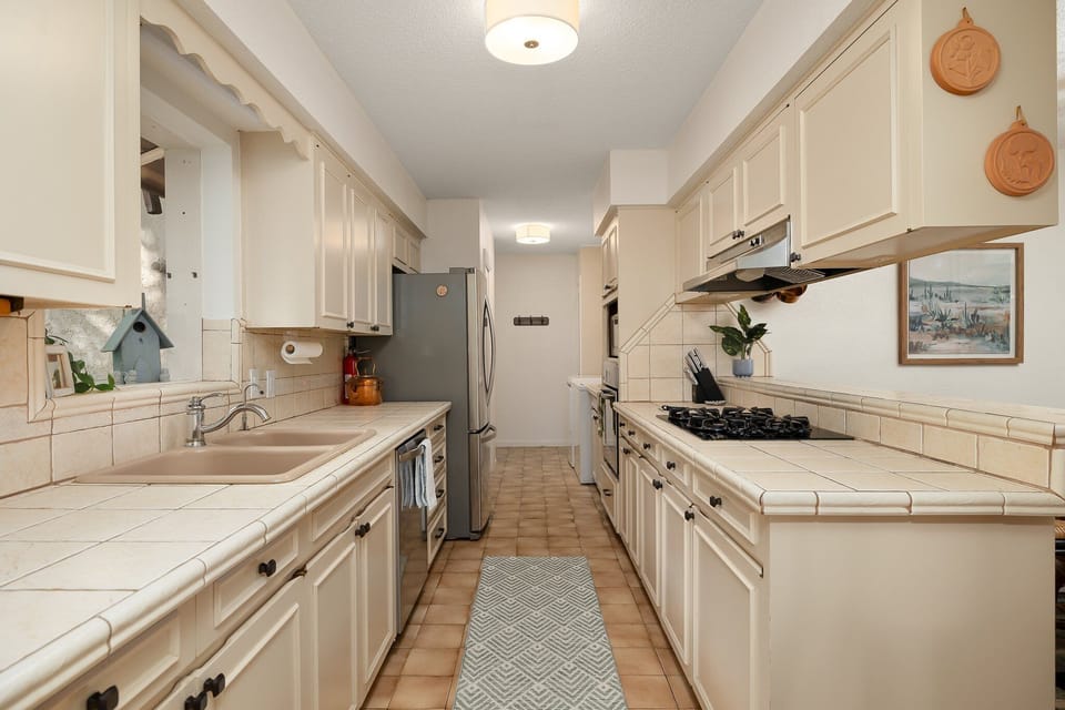 Fully equipped kitchen & laundry area