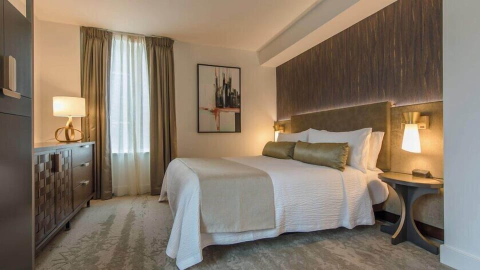 nycvc-guestroom-0054-hor-wide