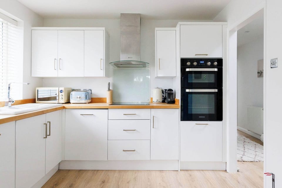 Cook with ease for the whole family in the spacious and modern kitchen. 