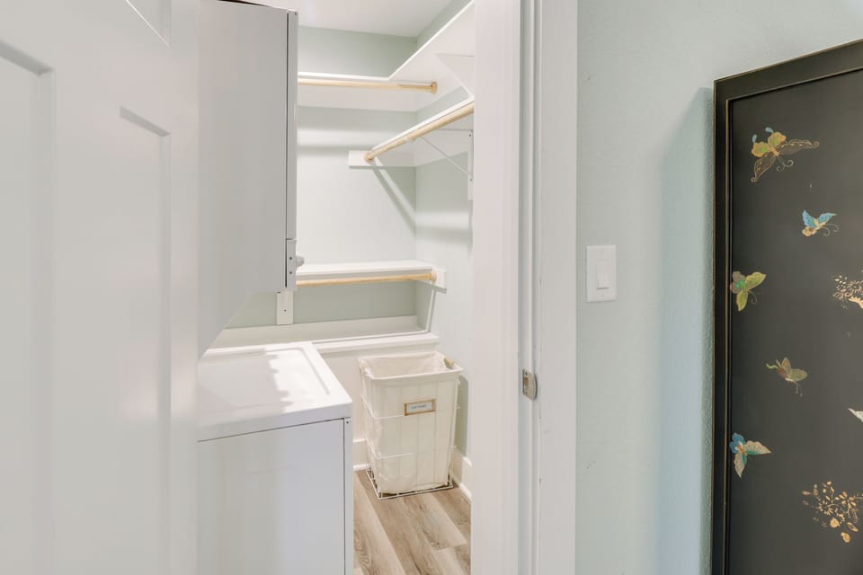 Closet | Washer & Dryer