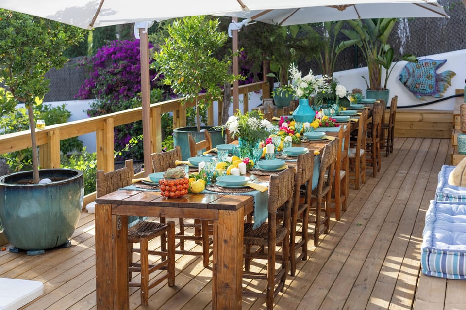 Outdoor dining