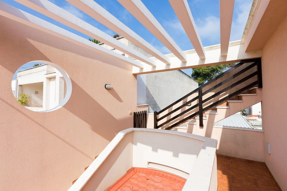Composite Material, Apartment, Balcony, Handrail, Wood Stain, Design, Daylighting, Stairs, Paint, Villa