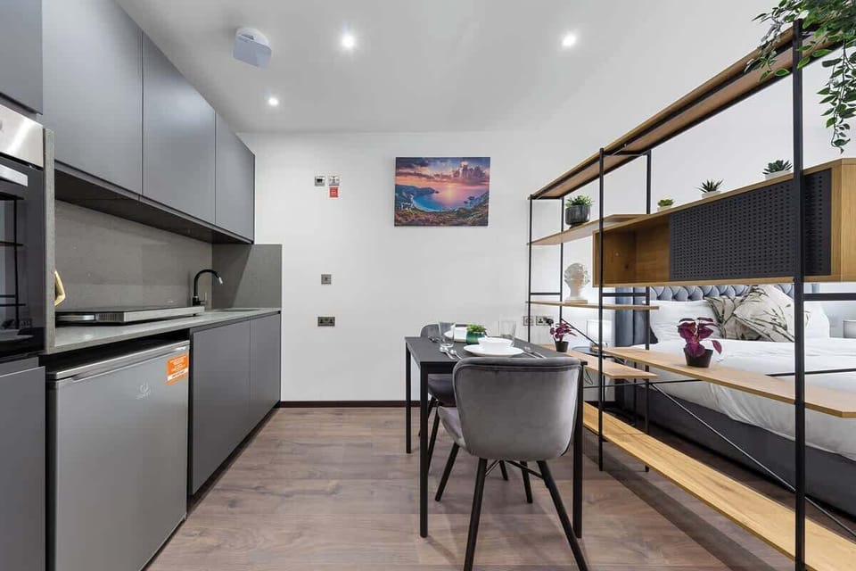 Dining / Restaurant