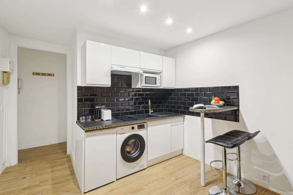 The kitchen is fully equipped to prepare a simple meal 