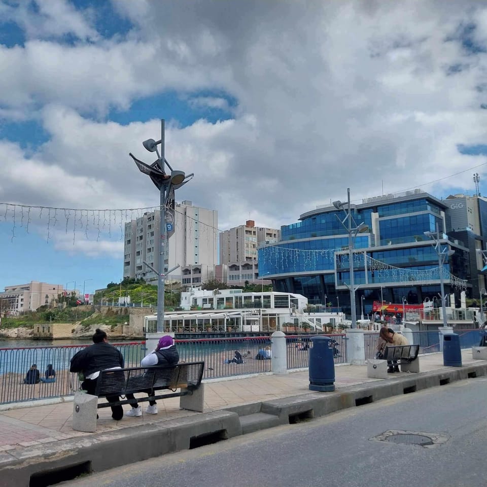 A quiet Winter day photo at St George's Bay.  Unlike Spring and Summer days.