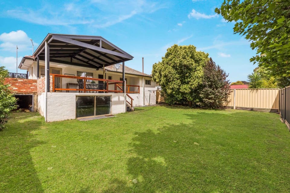 Huge backyard, fully fenced perfect for families 
