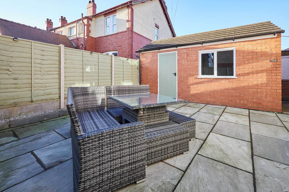 Peasholm Place, Scarborough - Host & Stay