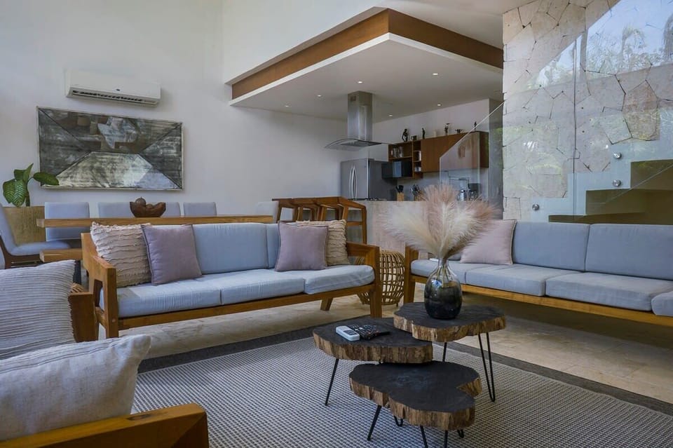 Modern and elegant living room, with comfortable sofas.
