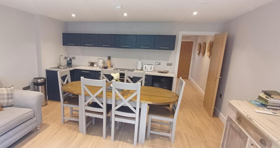 Open plan lounge, kitchen, diner.