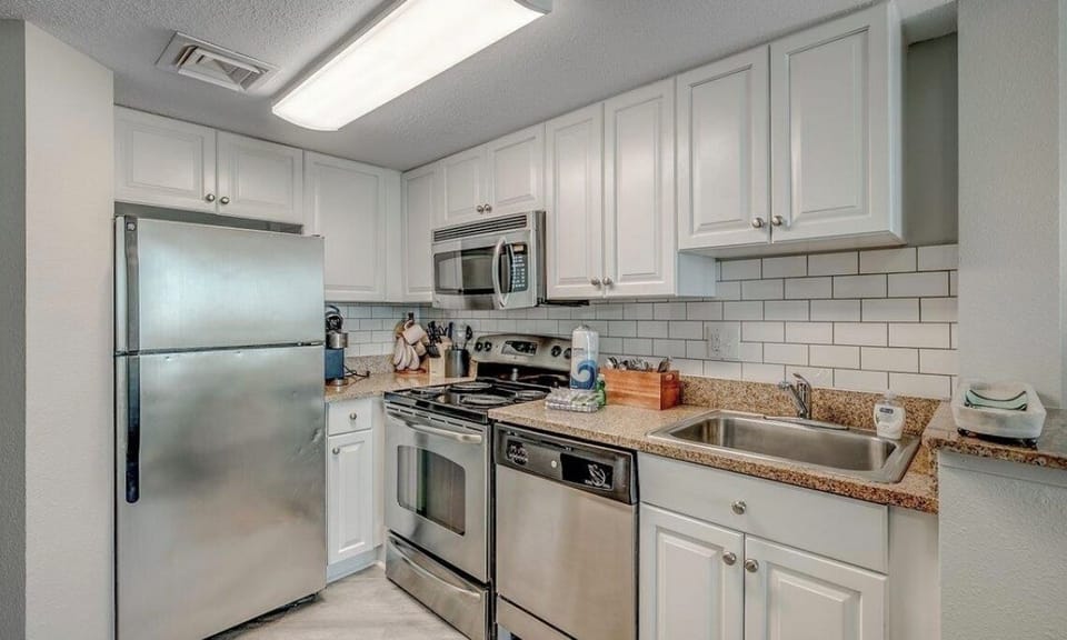 Full kitchen