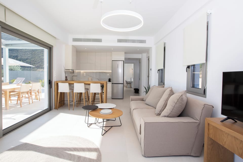 living Room and Kitchen (2)