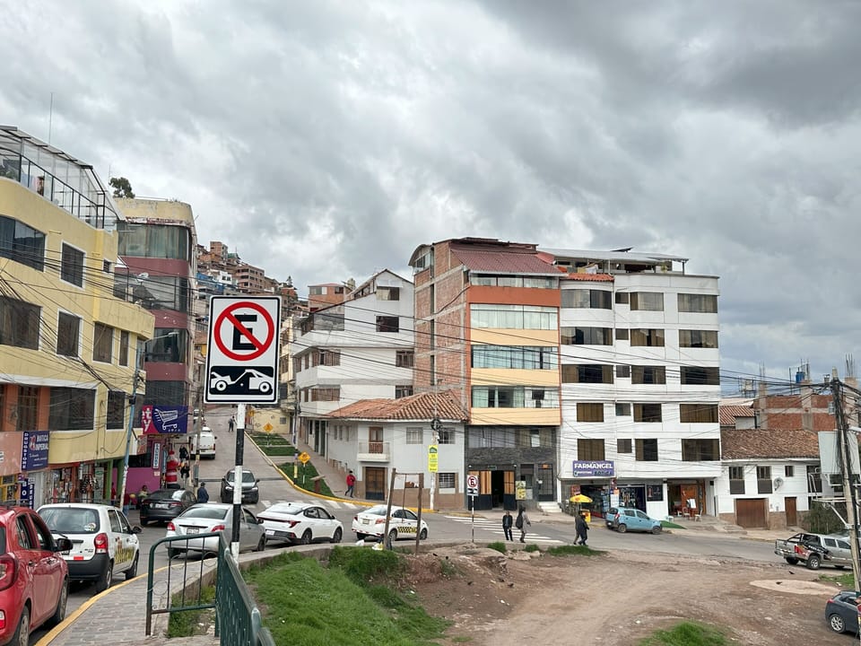 Tiendas, farmacias y restaurantes cercanos
