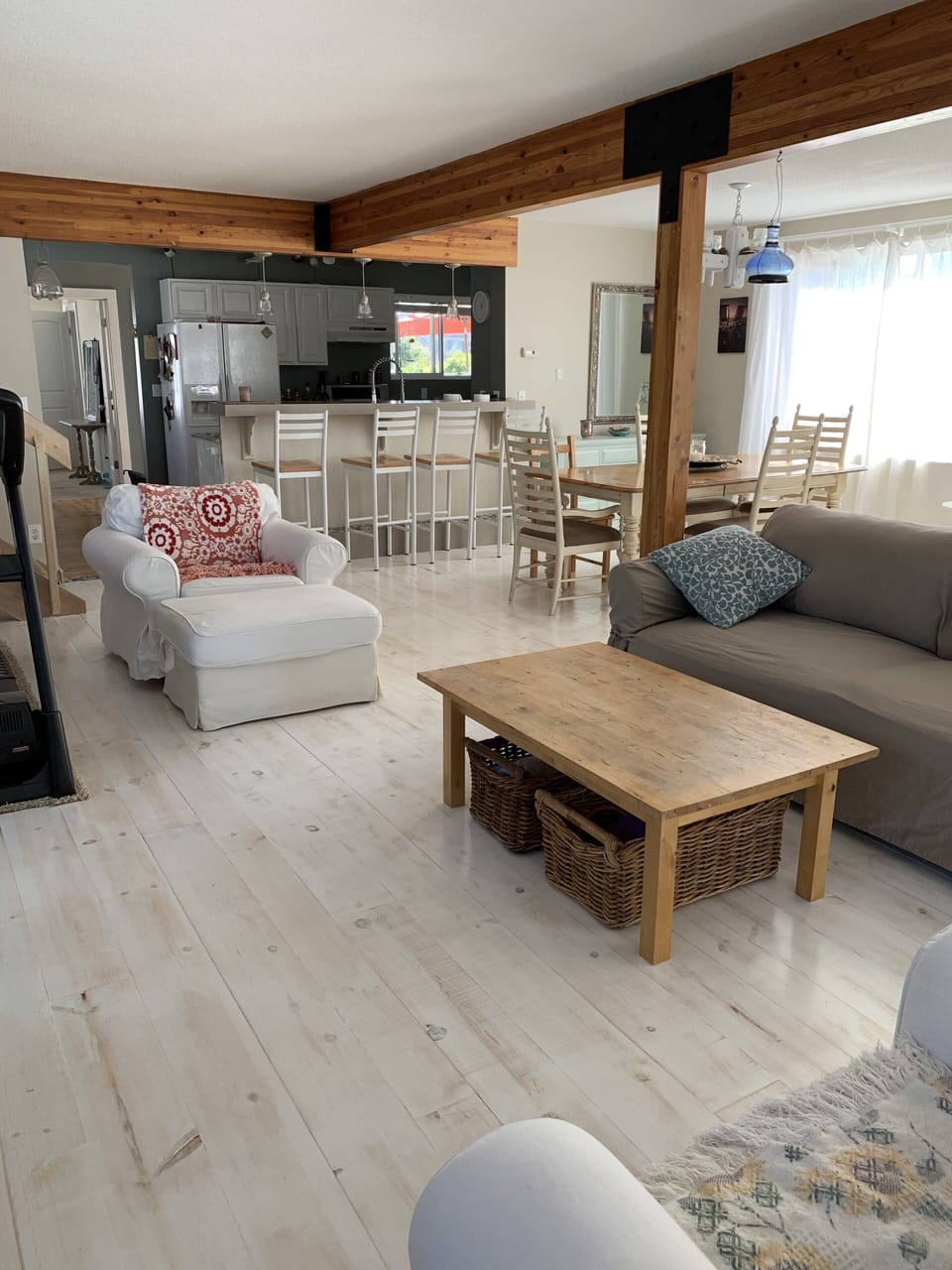 Large, Spacious Living Room