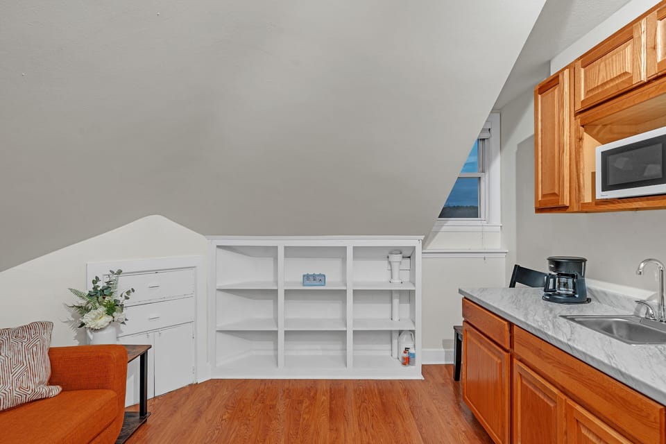 Indoors, Floor, Flooring, Hardwood, Building