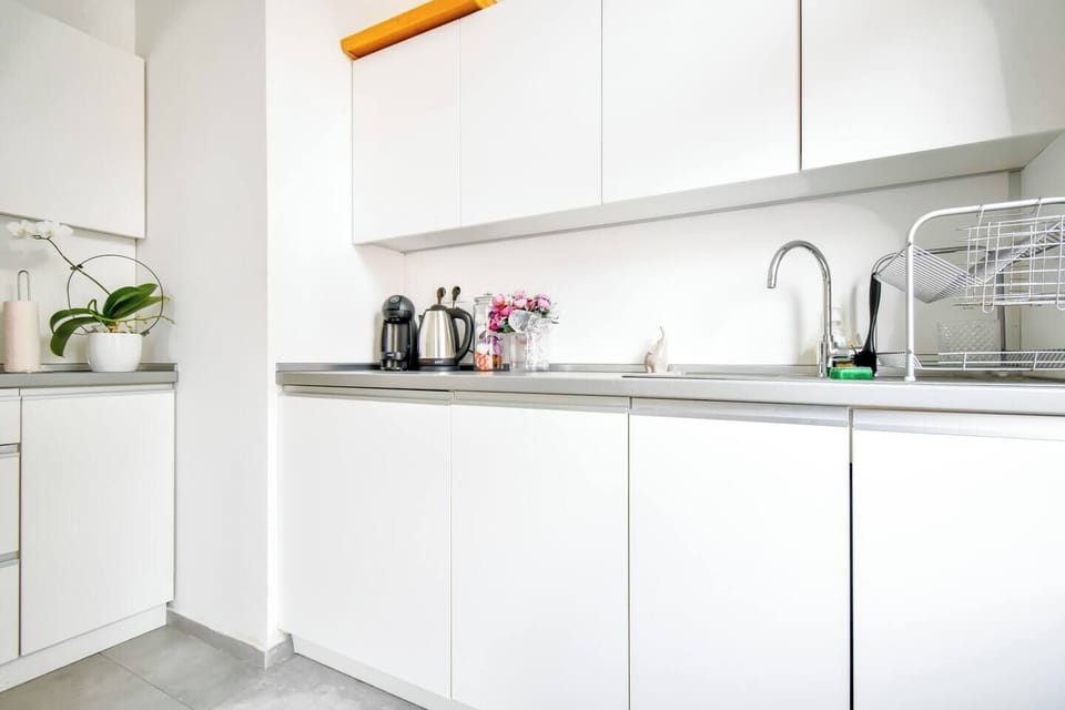 Cook your favorite meals in this modern kitchen, equipped with all the essentials, including a dishwasher, washer, and coffee machine.