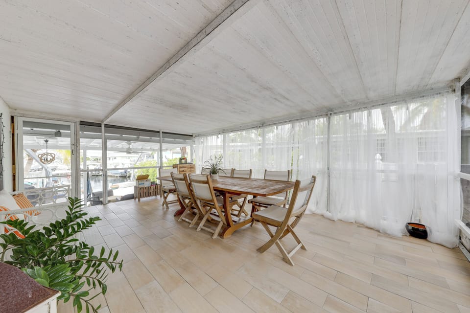 Lanai | Dining Area