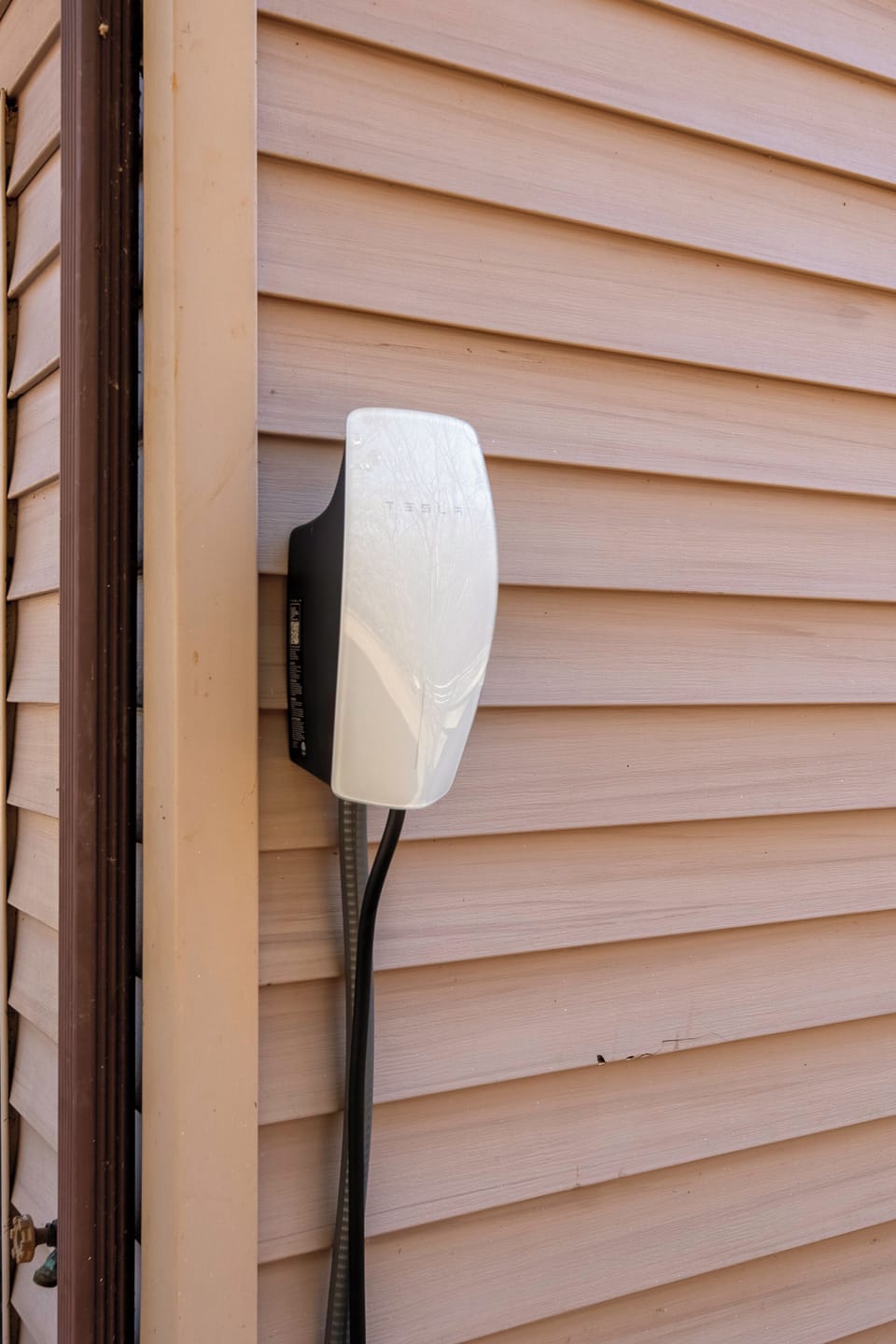 Free Universal Tesla charger. Will charge any electric vehicle & not just Tesla