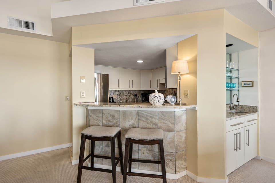OB3: Sea Rose | Kitchen Area - Seating for 2