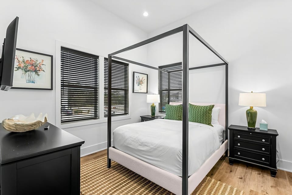 Queen Bedroom + en suite bathroom with walk-in shower