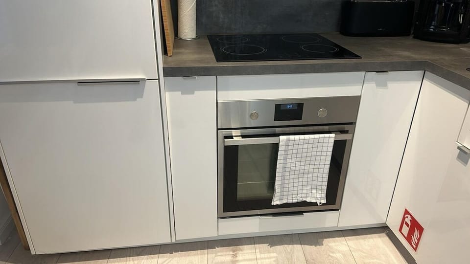 Oven
Kitchen
refrigerator