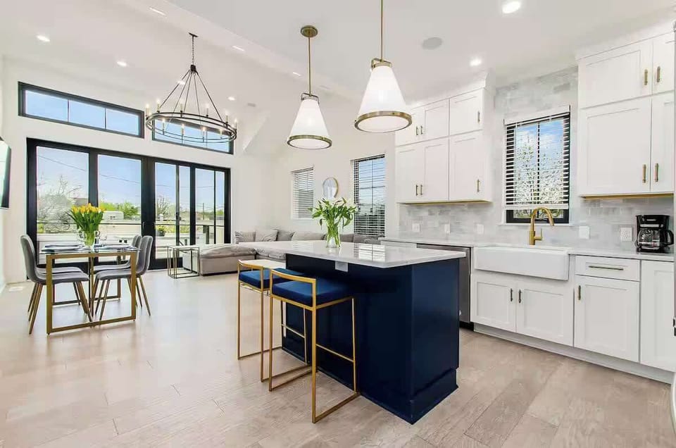 Guest Favorite Airbnb
Experience timeless elegance with our mid-century modern sofa, featuring clean lines, tapered wooden legs, and plush cushions. Its retro design adds a touch of sophistication to any living space