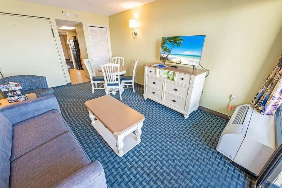 Large Living/Dining Room Area, Beautifully Decorated