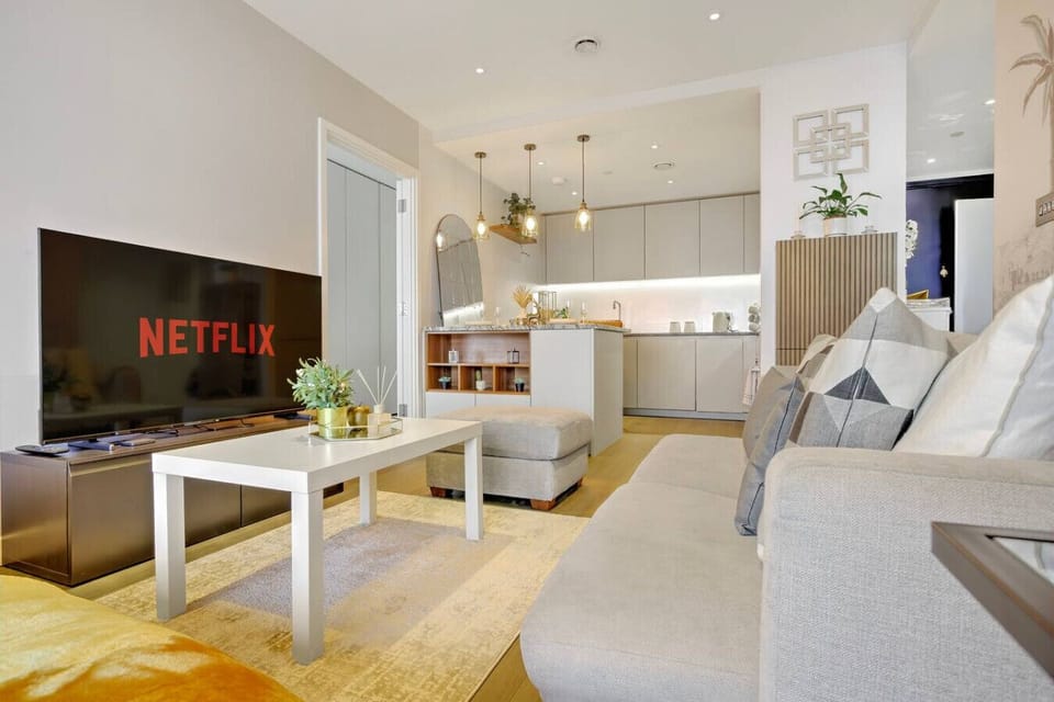Living room with cosy sofa and tv entertainment.