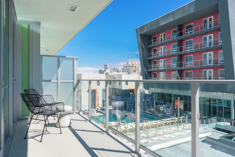 Long Beach - Jr 2 Bedroom - Balcony (2)