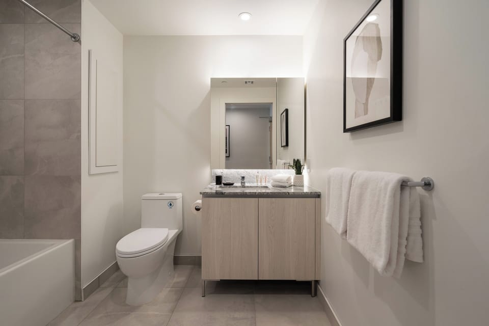 Long Beach - Jr 2 Bedroom - Bathroom (3)