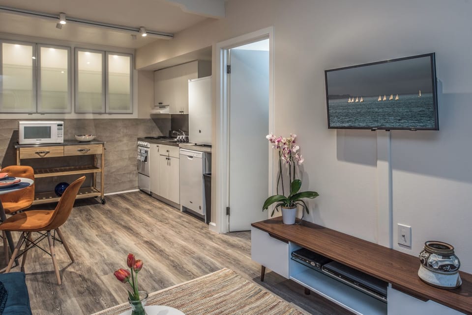 Fully Equipped Small Kitchen and Dining Area