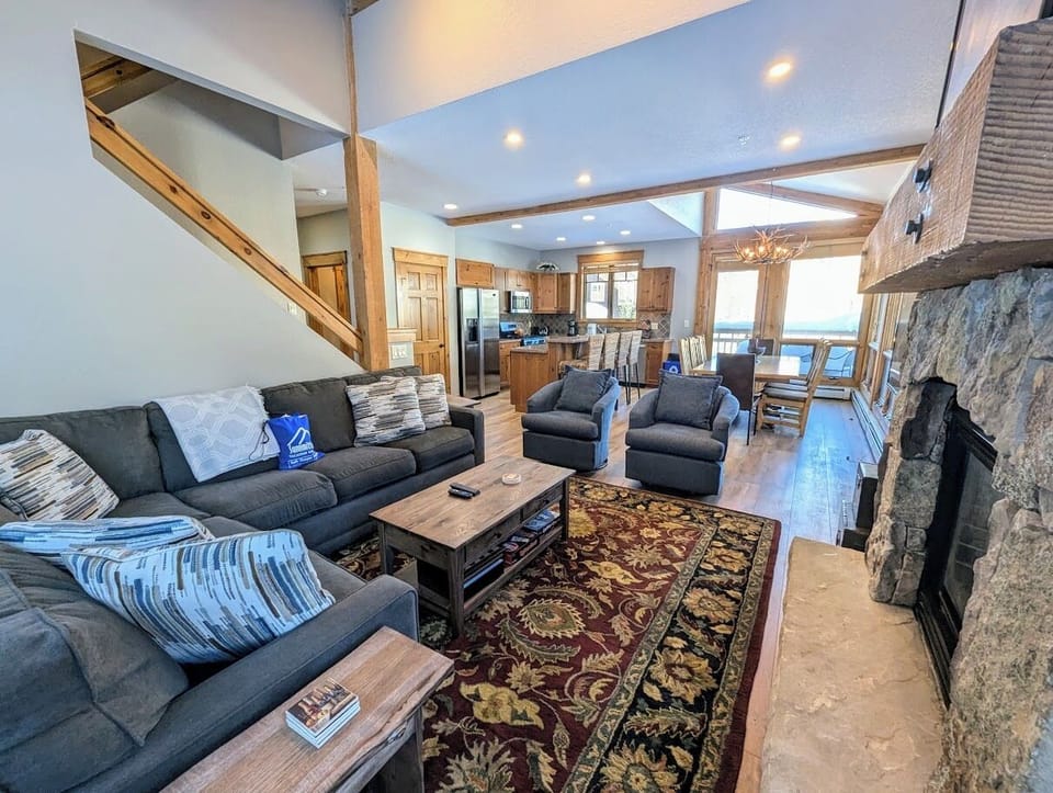 Gorgeous townhome in East Keystone