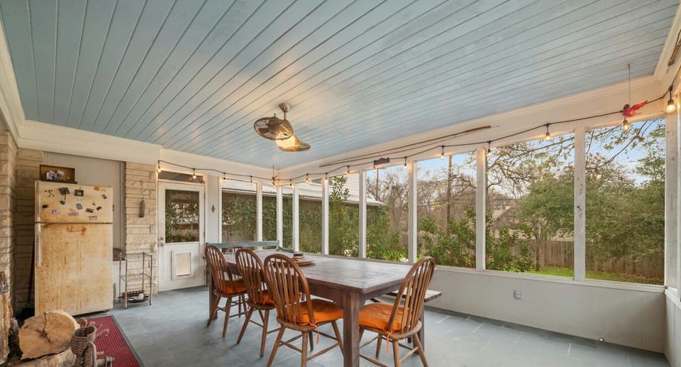 Dine, chill, or just soak in the greenery—this screened-in beauty keeps the bugs out while letting the good times roll. Bonus: epic sunset views!