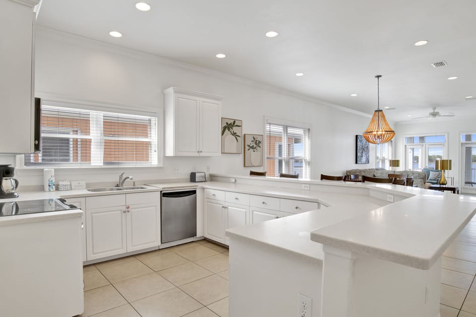 Fully equipped kitchen at Bama Boat House North