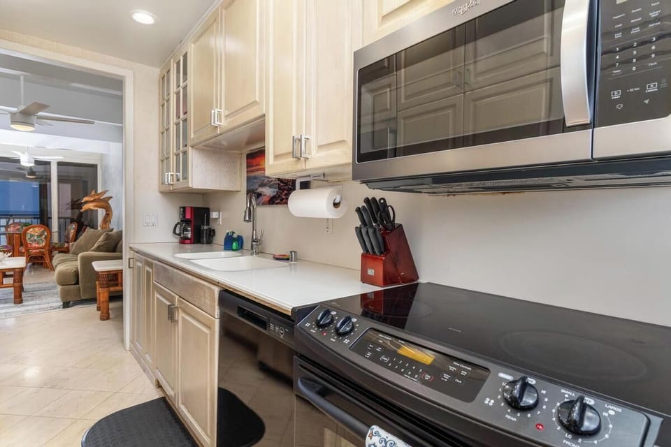Kitchen fully stocked for all your cooking needs