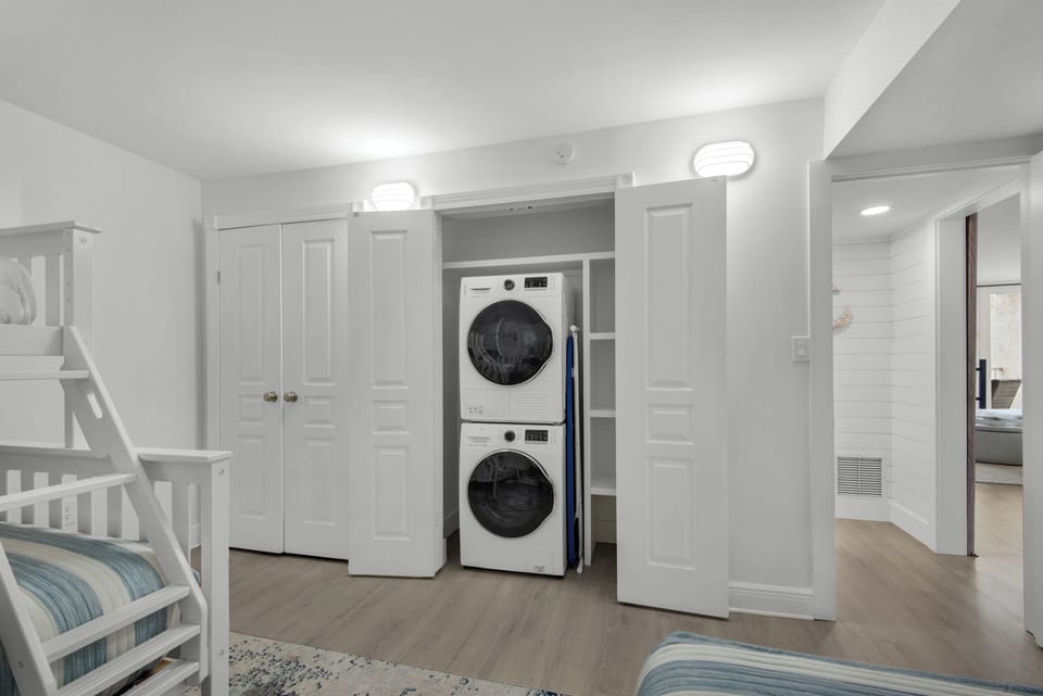 Guest bedroom with washer and dryer