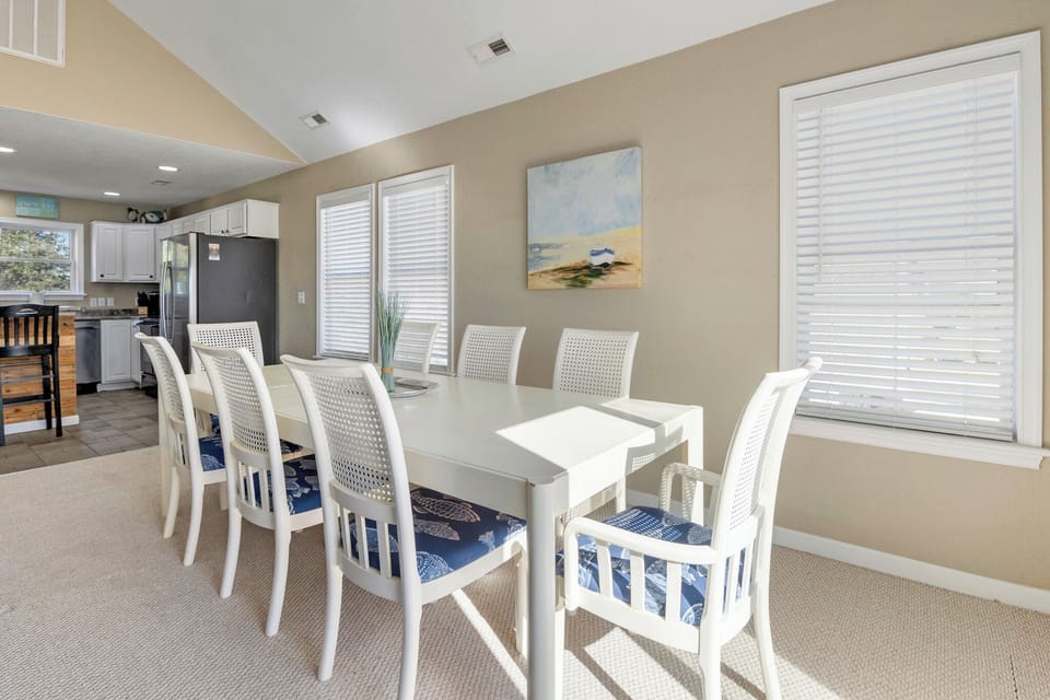 KDN9622: Banks on Bay | Top Level Dining Area