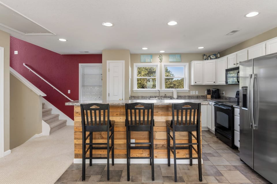 KDN9622: Banks on Bay | Top Level Kitchen